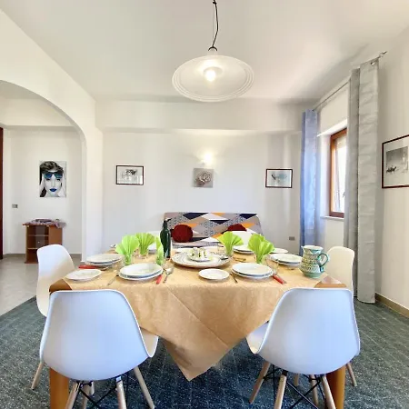 Holidaycasa Chris - Fronte Mare Vista Mare Apartment