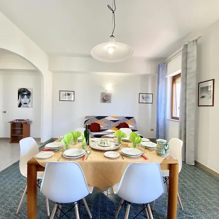 Apartment Holidaycasa Chris - Fronte Mare Vista Mare